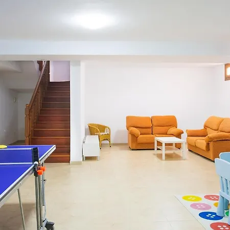 Sleeps 6 With Pool And Wifi Villa