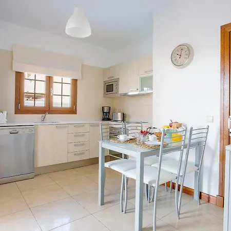 Sleeps 6 With Pool And Wifi Costa Teguise