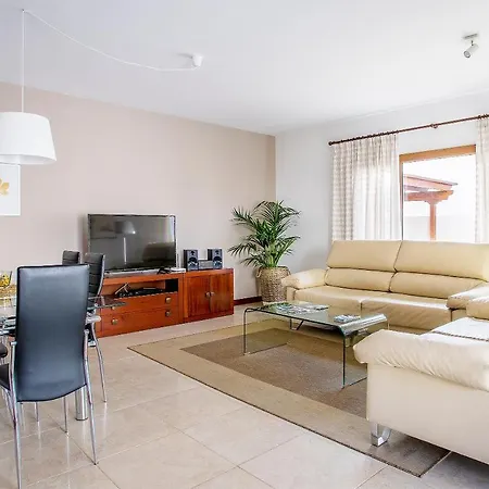 Villa Sleeps 6 With Pool And Wifi