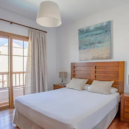 Villa Sleeps 6 With Pool And Wifi *