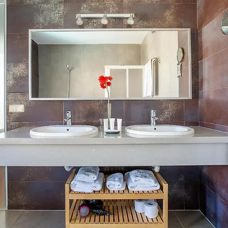 Villa Sleeps 6 With Pool And Wifi Costa Teguise