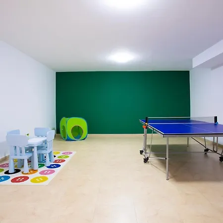 Sleeps 6 With Pool And Wifi Villa