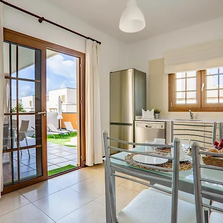Sleeps 6 With Pool And Wifi Costa Teguise