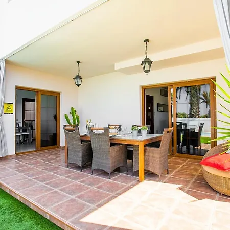 Sleeps 6 With Pool And Wifi Costa Teguise