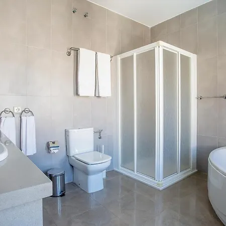 Villa Sleeps 6 With Pool And Wifi *